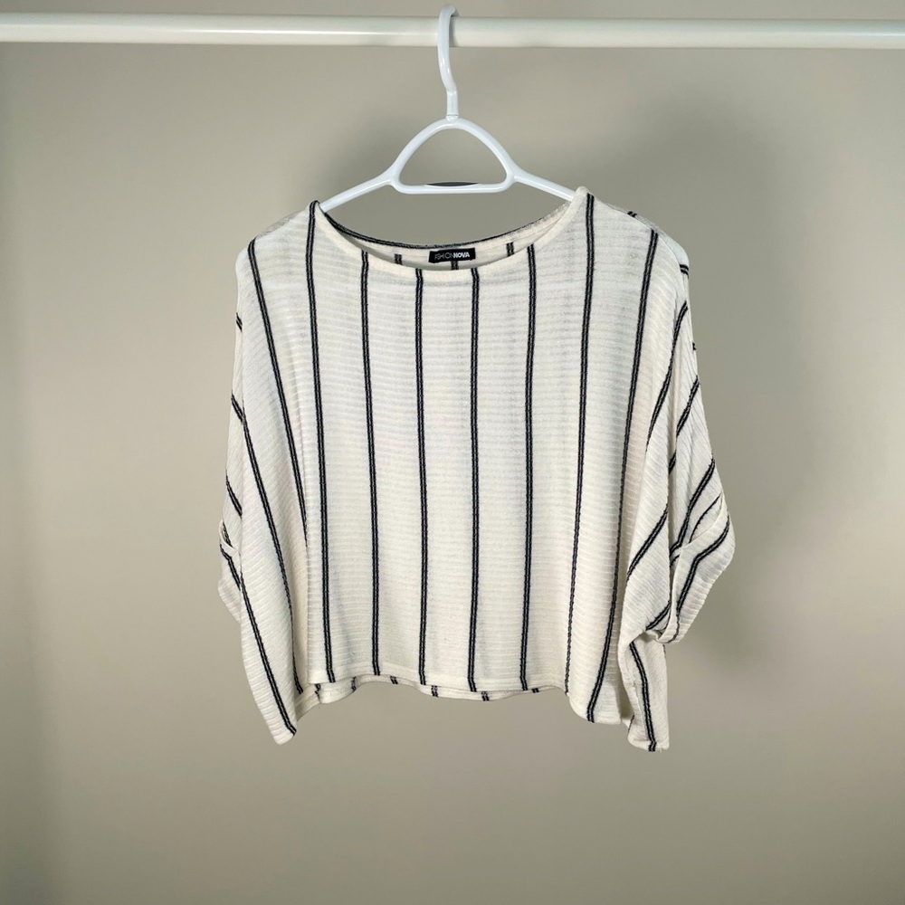 Striped knitted flowy top